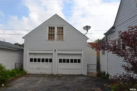 910 E 3rd St, Centralia, IL 62801 photo 3