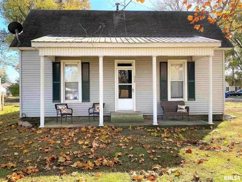 1004 E 3rd St, Flora, IL 62839 photo 2