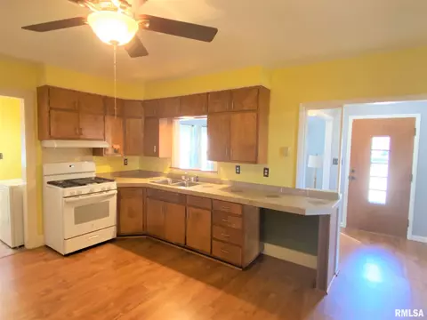 1004 E 3rd St, Flora, IL 62839 photo 10