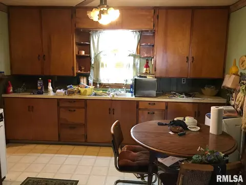 207 Van Buren St, Gorham, IL 62940 photo 5