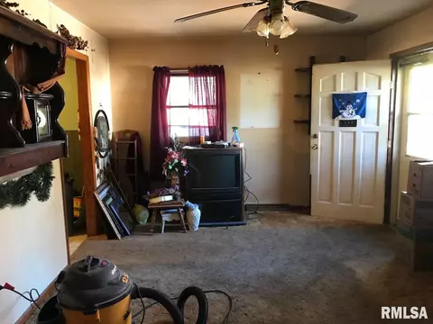 207 Van Buren St, Gorham, IL 62940 photo 4