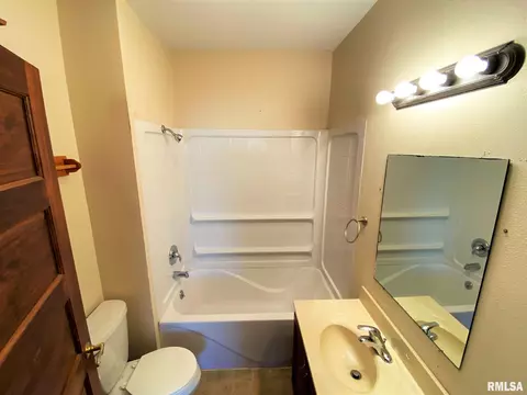 910 W North Ave, Flora, IL 62839 photo 30