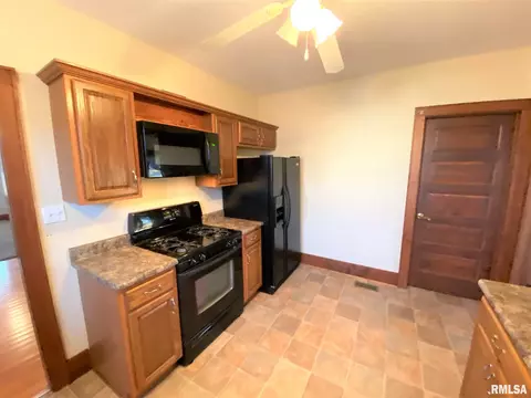 910 W North Ave, Flora, IL 62839 photo 14