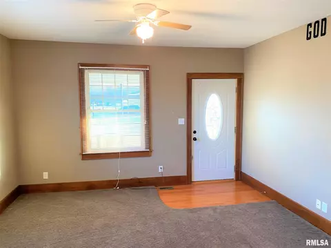 910 W North Ave, Flora, IL 62839 photo 7