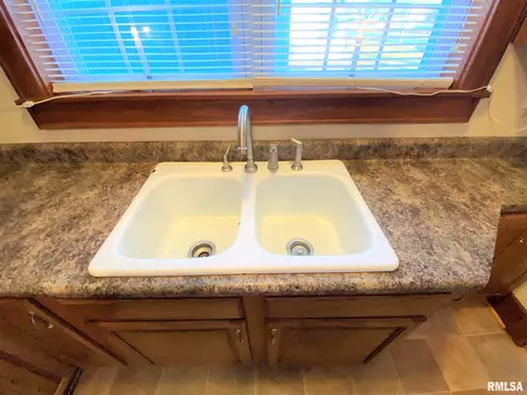 910 W North Ave, Flora, IL 62839 photo 17