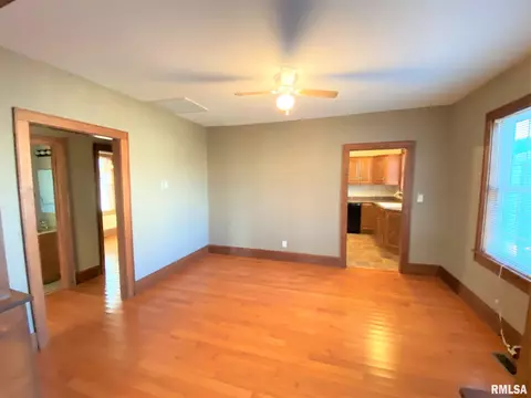 910 W North Ave, Flora, IL 62839 photo 12