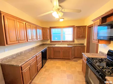 910 W North Ave, Flora, IL 62839 photo 18