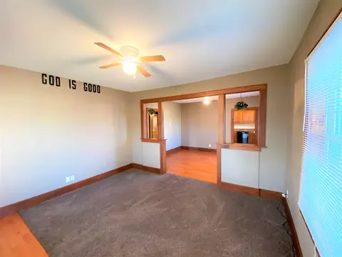 910 W North Ave, Flora, IL 62839 photo 5
