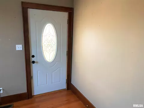 910 W North Ave, Flora, IL 62839 photo 6