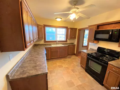 910 W North Ave, Flora, IL 62839 photo 15