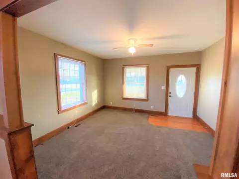 910 W North Ave, Flora, IL 62839 photo 4