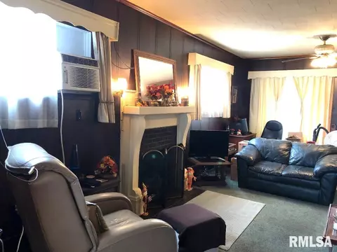 1105 S 13th St, Herrin, IL 62948 photo 7