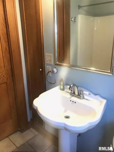 2128 Elm St, Murphysboro, IL 62966 photo 25