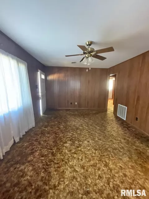 8 Nelms Ave, Centralia, IL 62801 photo 2
