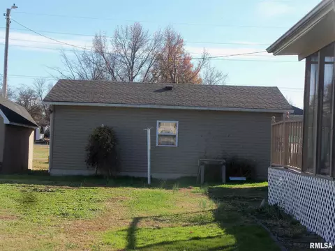 302 S Walnut St, Sesser, IL 62884 photo 28