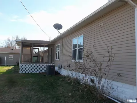 302 S Walnut St, Sesser, IL 62884 photo 27