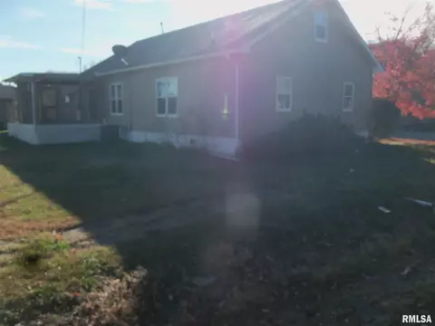 302 S Walnut St, Sesser, IL 62884 photo 25