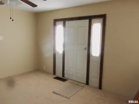 302 S Walnut St, Sesser, IL 62884 photo 11