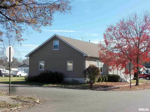 302 S Walnut St, Sesser, IL 62884 photo 4