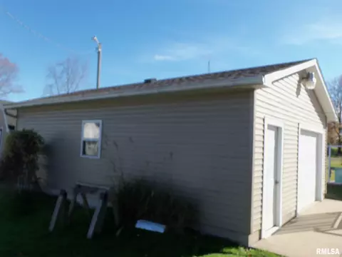 302 S Walnut St, Sesser, IL 62884 photo 7