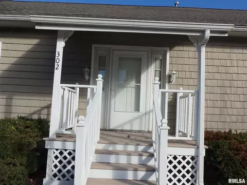 302 S Walnut St, Sesser, IL 62884 photo 3