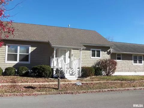 302 S Walnut St, Sesser, IL 62884 photo 1