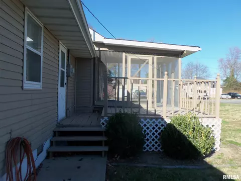 302 S Walnut St, Sesser, IL 62884 photo 6