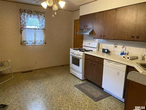 402 Johnson St, Centralia, IL 62801 photo 5