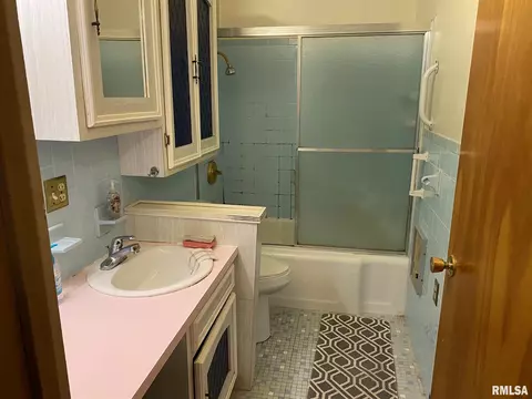 402 Johnson St, Centralia, IL 62801 photo 13