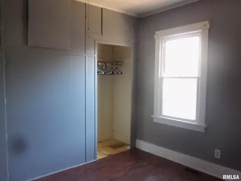 728 E Taylor St, Benton, IL 62812 photo 10