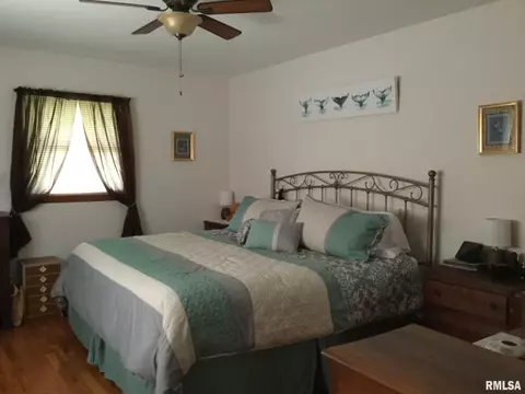 1106 E Main St, Benton, IL 62812 photo 6