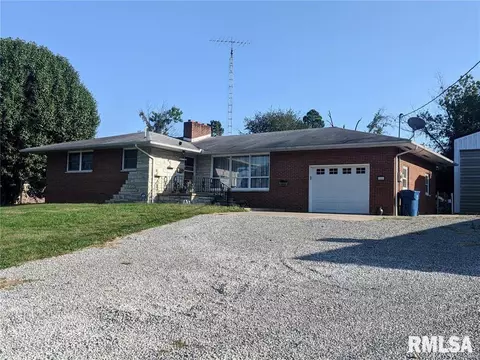 1106 E Main St, Benton, IL 62812 photo 2