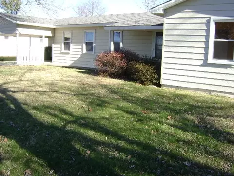 810 E Davie St, Anna, IL 62906 photo 2