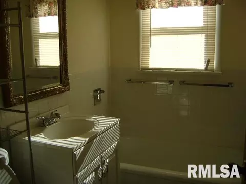 810 E Davie St, Anna, IL 62906 photo 11
