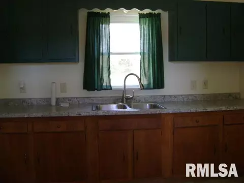 810 E Davie St, Anna, IL 62906 photo 6