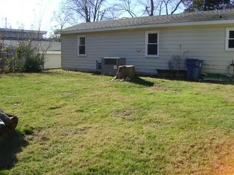 810 E Davie St, Anna, IL 62906 photo 5