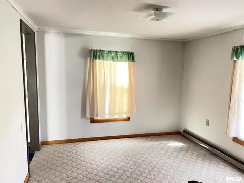 704 N Fair St, Marion, IL 62959 photo 9