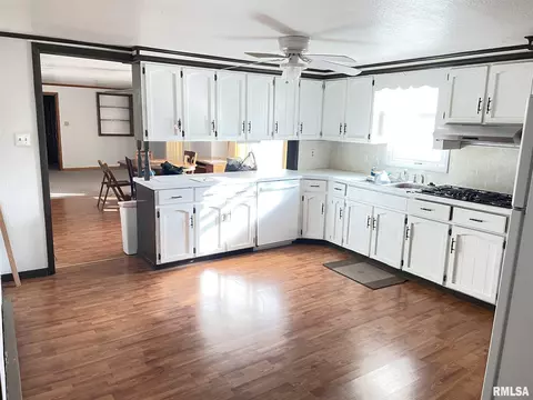 704 N Fair St, Marion, IL 62959 photo 5