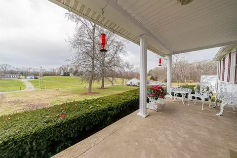 520 Old Broughton Rd, Eldorado, IL 62930 photo 10