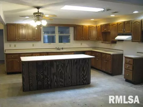 500 N 7th St, Herrin, IL 62948 photo 9