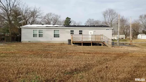 400 S Maple St, Ina, IL 62846 photo 5