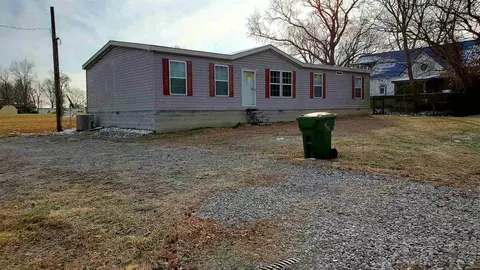 400 S Maple St, Ina, IL 62846 photo 2