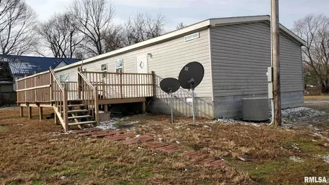 400 S Maple St, Ina, IL 62846 photo 4