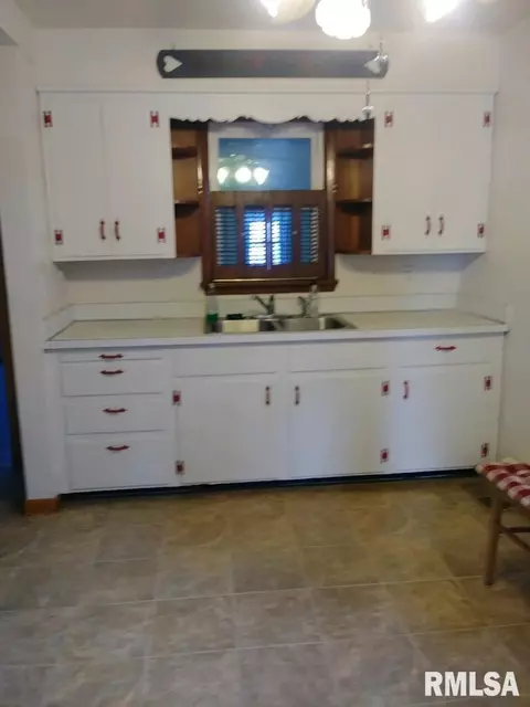 722 E 12th St, Centralia, IL 62801 photo 6