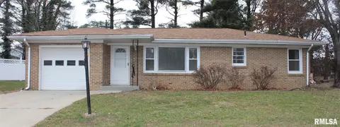 540 W Bryan St, Salem, IL 62881 photo 1