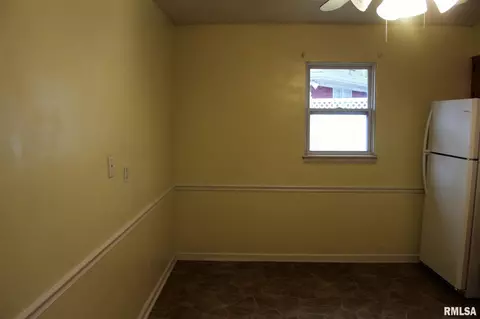 540 W Bryan St, Salem, IL 62881 photo 7