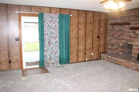 540 W Bryan St, Salem, IL 62881 photo 18