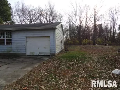 18 Edgebrook Ln, Centralia, IL 62801 photo 3