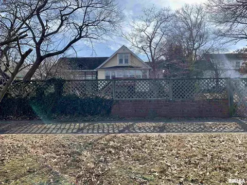 536 E Thorn St, Marion, IL 62959 photo 8