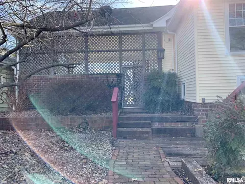 536 E Thorn St, Marion, IL 62959 photo 6